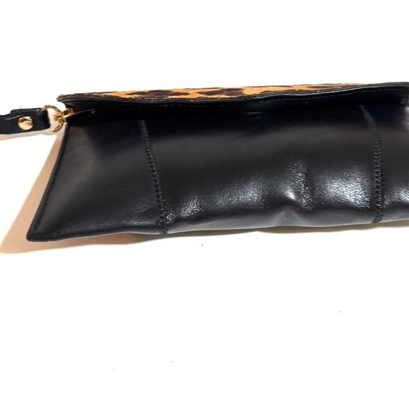 Chi Leopard Print leather and Black Clutch wristlet Bag - Picture 3 of 5